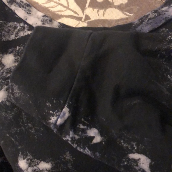 Free People black sweatshirt with billowy pleated sleeves and pink bleach effect - Picture 12 of 16